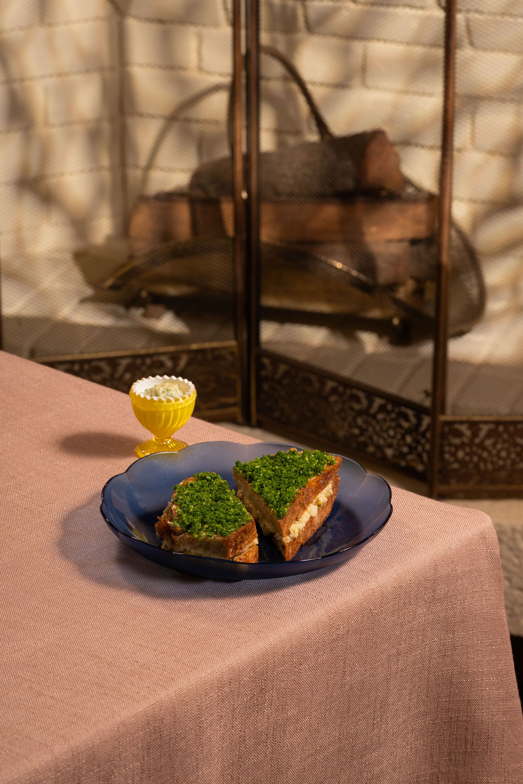 Grilled cheese de pesca ahumada con cheddar añejado — plato de Compartir